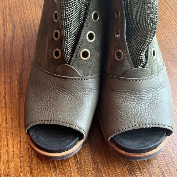 Sorel Joanie mesh wedge size 10.5 khaki green - Picture 2 of 6